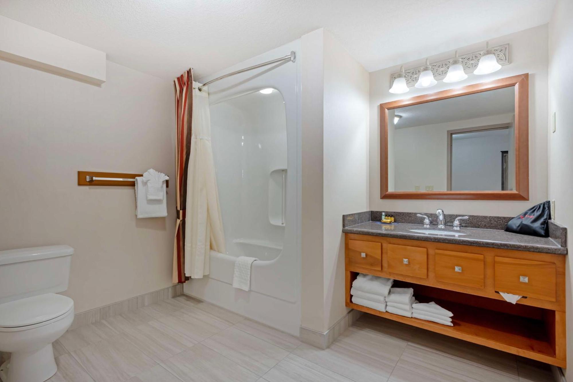 Best Western Plus Port O'Call Hotel Calgary Exterior photo