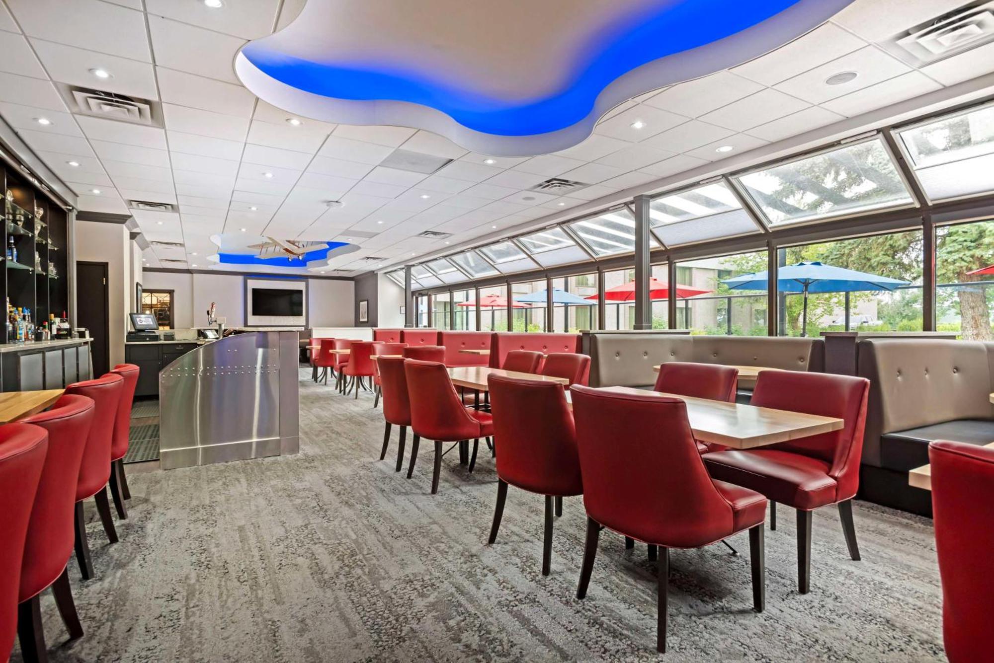 Best Western Plus Port O'Call Hotel Calgary Exterior photo