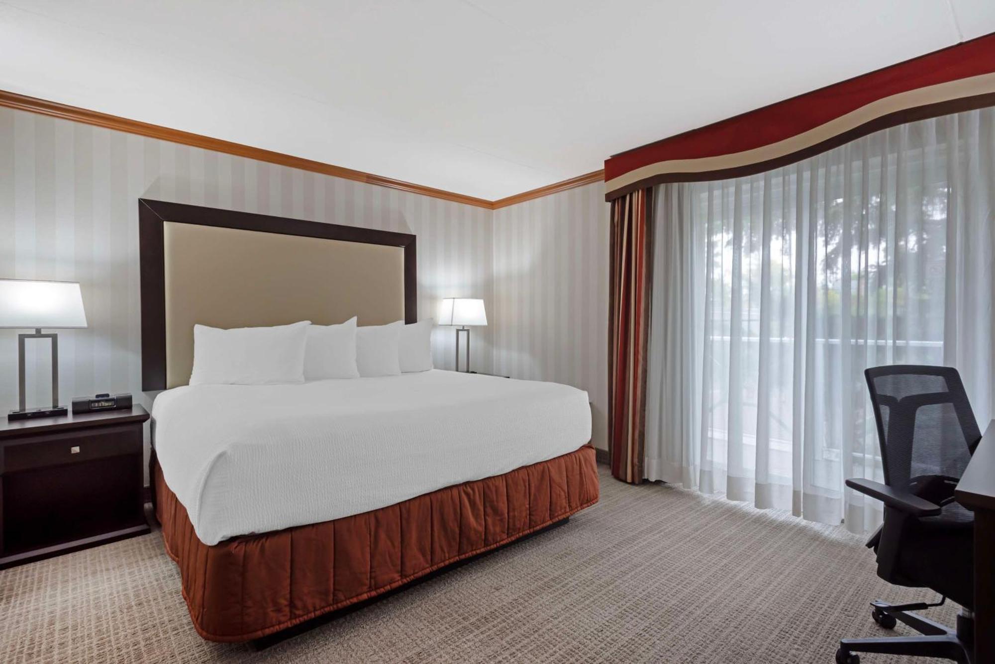 Best Western Plus Port O'Call Hotel Calgary Exterior photo