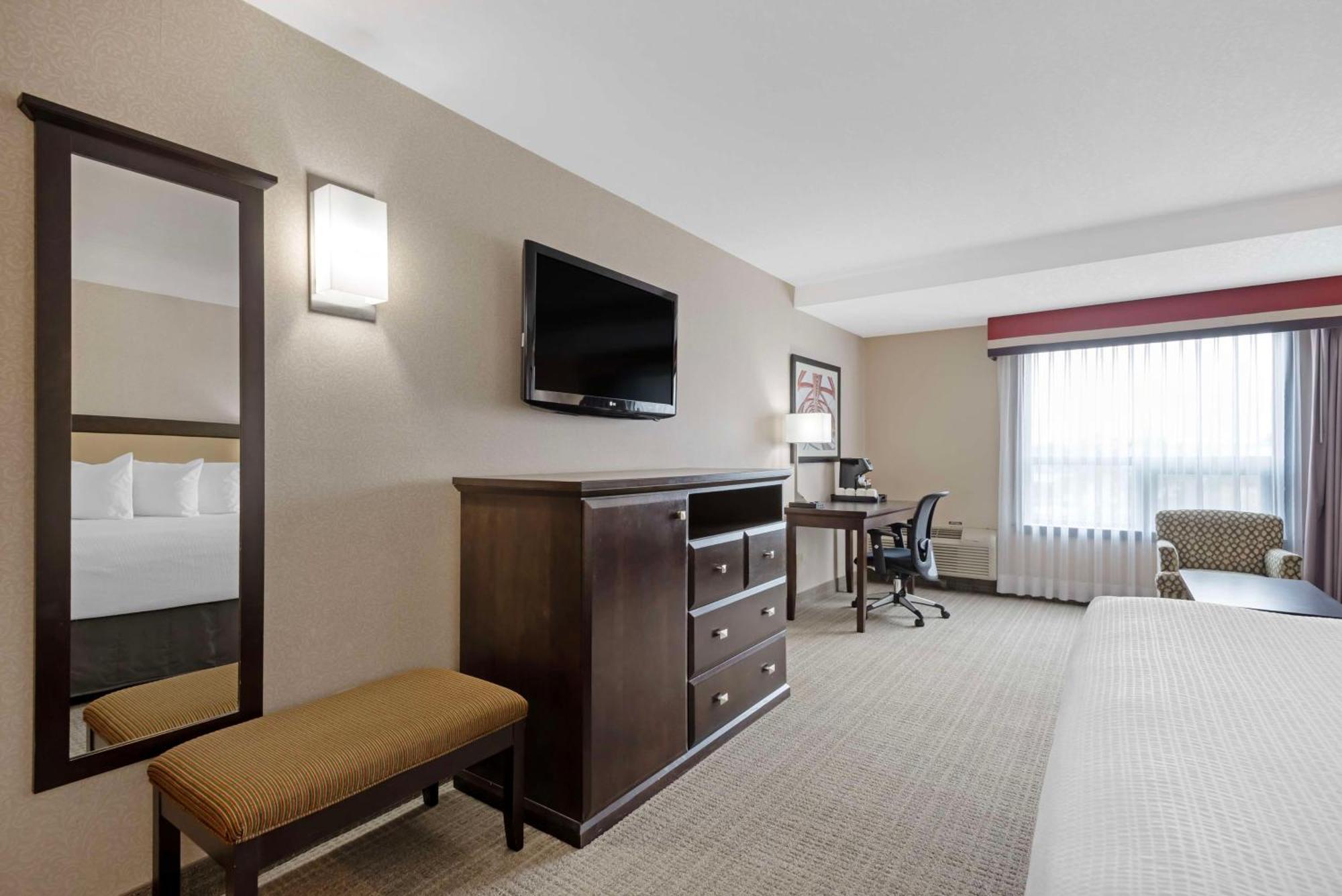Best Western Plus Port O'Call Hotel Calgary Exterior photo