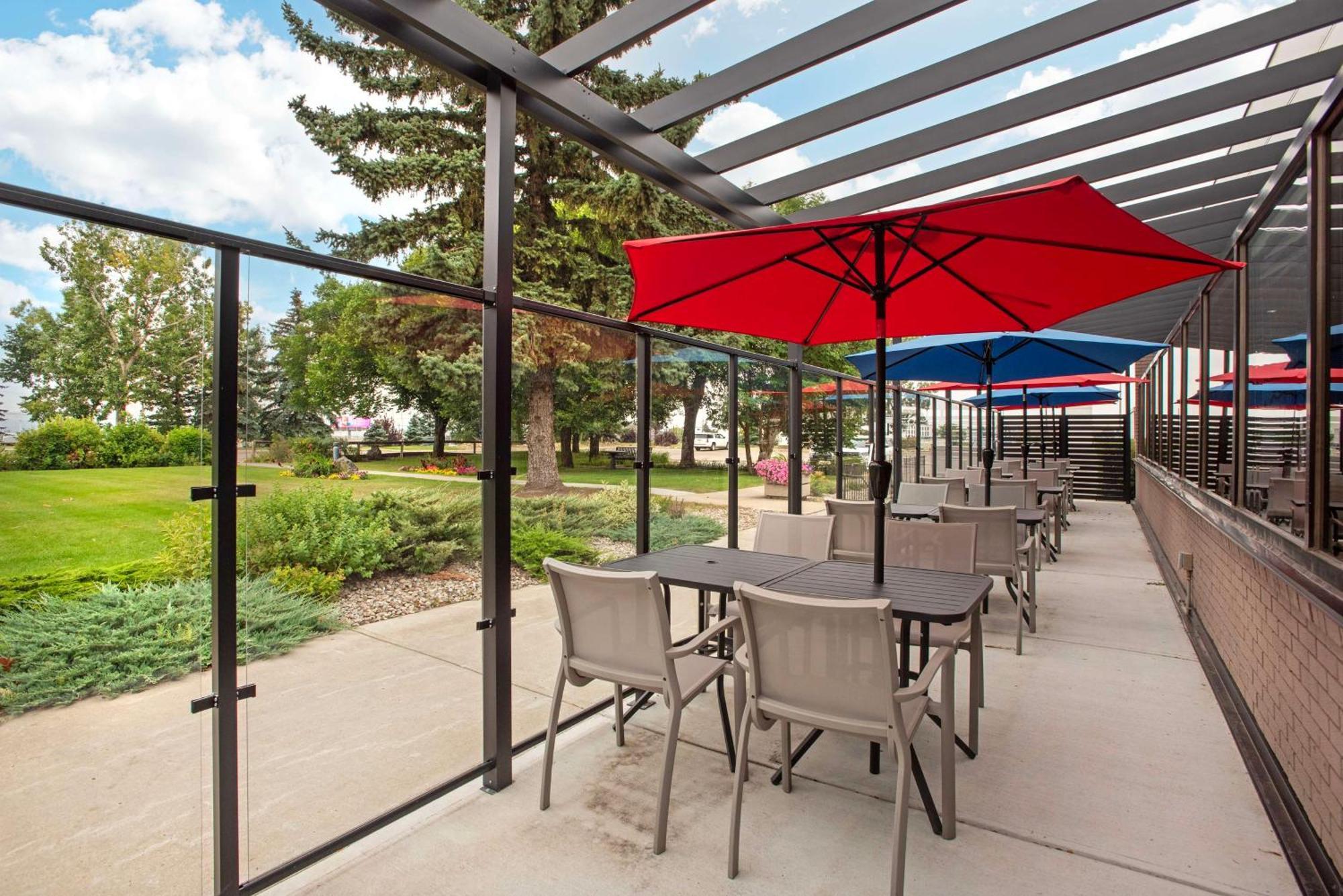 Best Western Plus Port O'Call Hotel Calgary Exterior photo