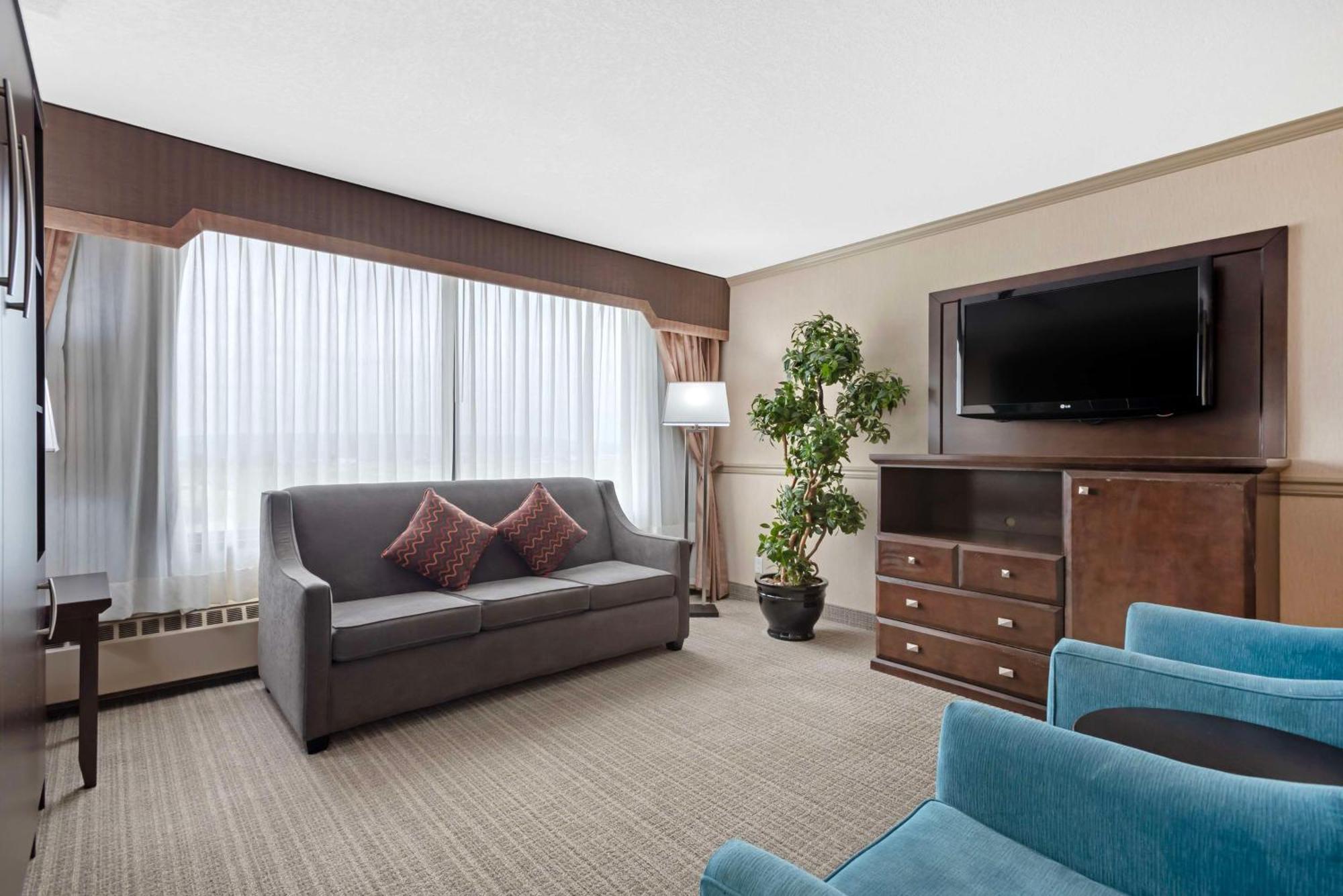 Best Western Plus Port O'Call Hotel Calgary Exterior photo