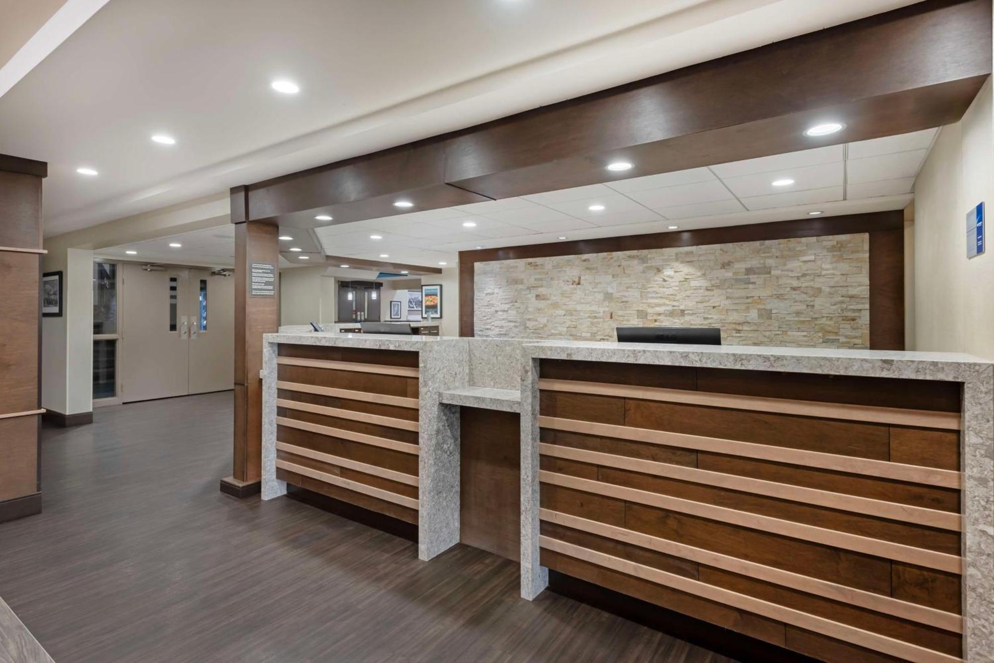 Best Western Plus Port O'Call Hotel Calgary Exterior photo