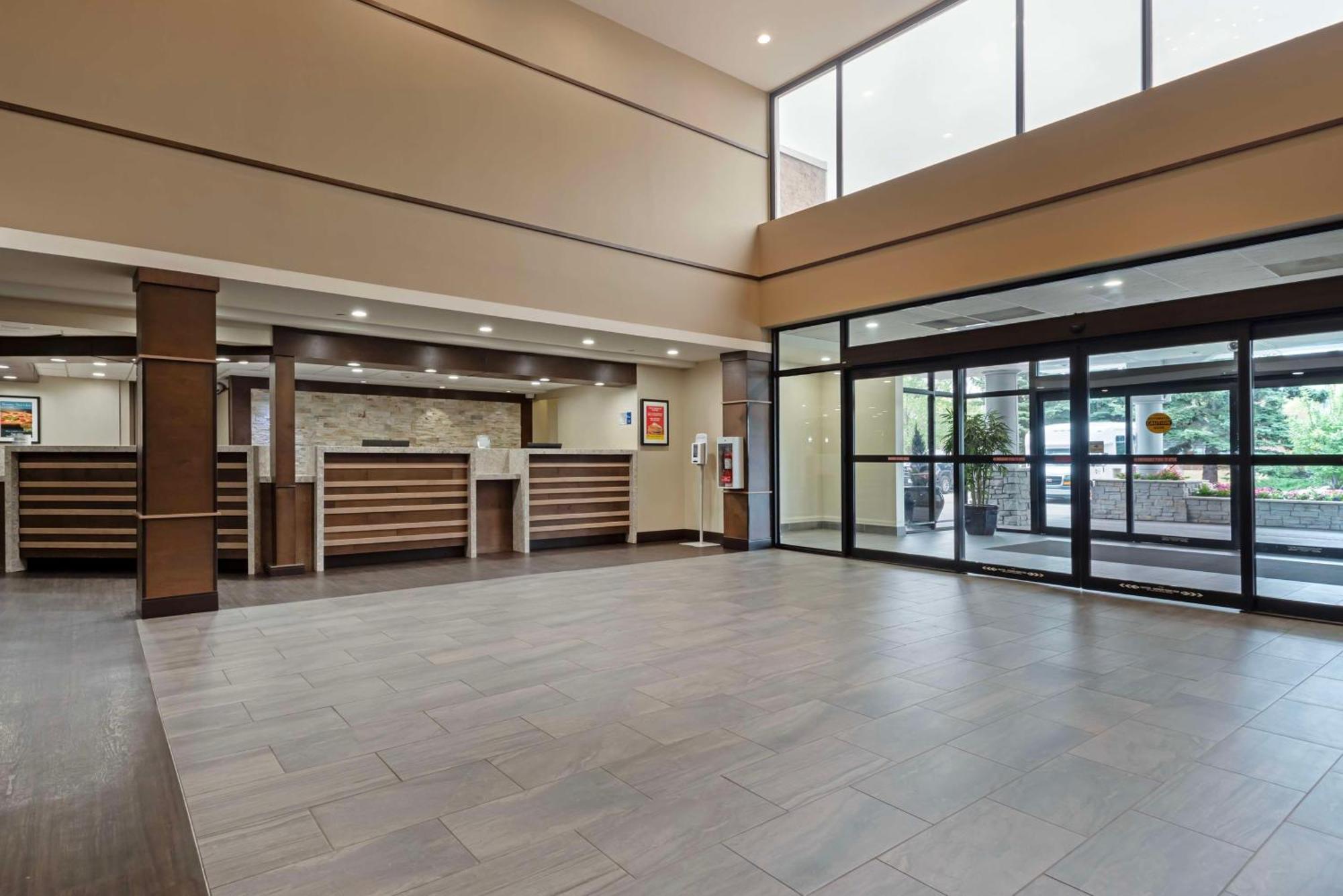 Best Western Plus Port O'Call Hotel Calgary Exterior photo