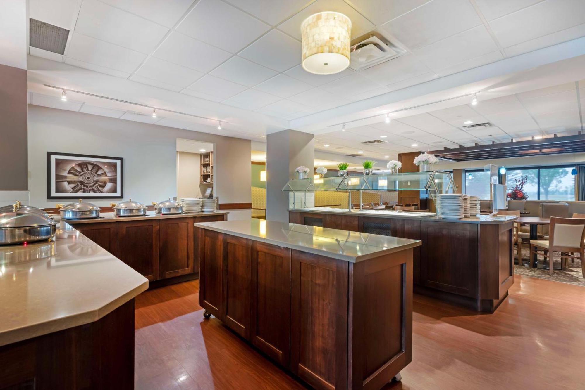 Best Western Plus Port O'Call Hotel Calgary Exterior photo